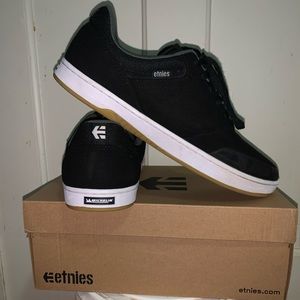 Etnies Black Charcoal Marana Michelin skate shoes